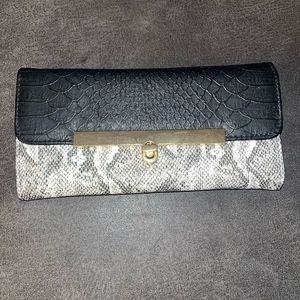 BLACK/GOLD/SNAKE PRINT CLUTCH